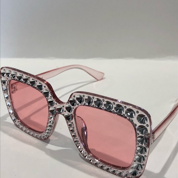 💕 last pair Women’s sunglasses. - Picture 4 of 8